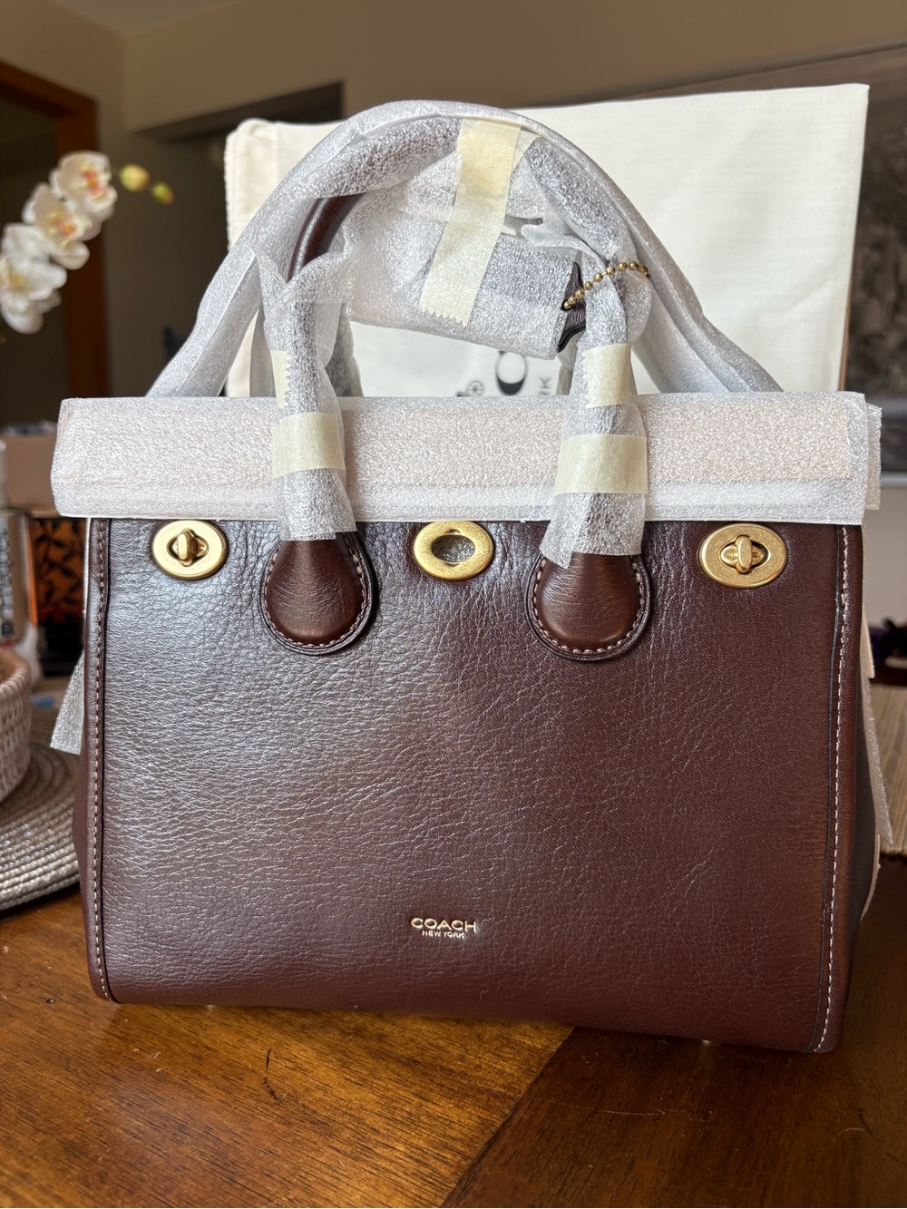 Coach Buy New Turnlock Tote 22 Maple NWT